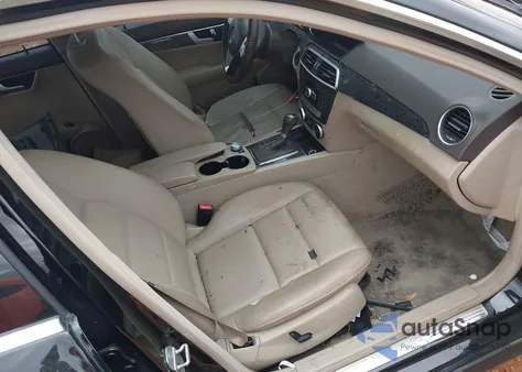 2012 Mercedes-Benz C 250 Sport из США, поврежденный, VIN WDDGF4HB3CR216232